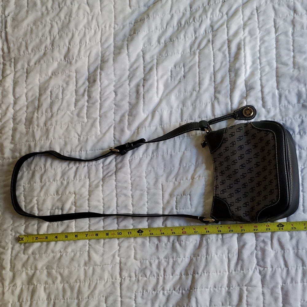 Dooney & Bourke purse ~ price reduced
